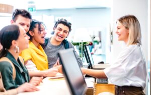 How to Keep Retail Teams Aligned During Summer Hiring